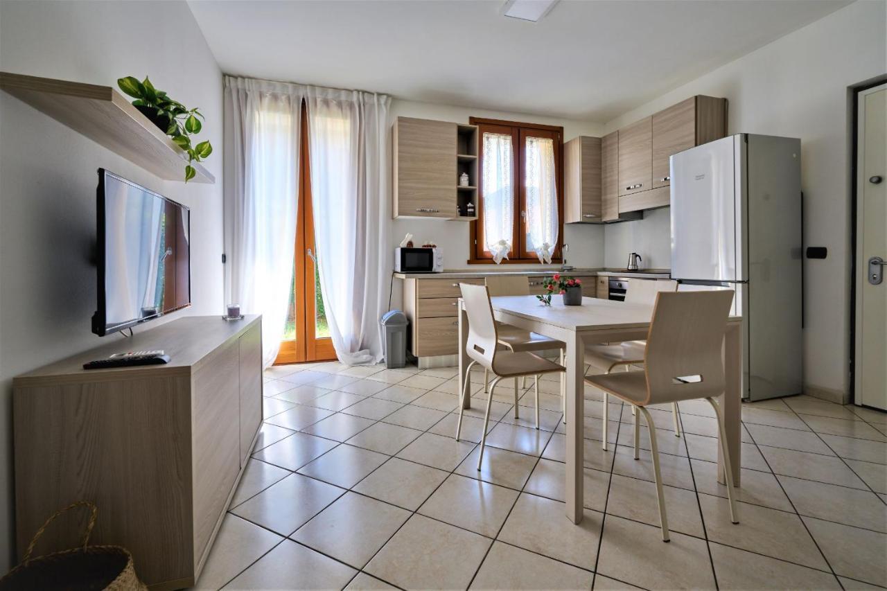La Casa Dei Tigli - Bilocale Con Taverna E Giardino Lägenhet Gorgonzola Exteriör bild